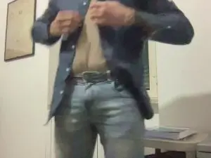 Cam4 Free Live Porn of alessandromori9