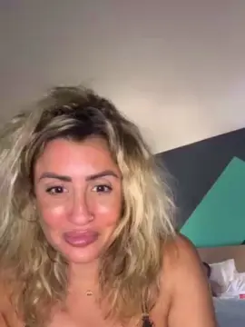Cam4 Nude Webcam of BombaShakira