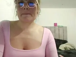 Cam4 Live Sex of luciasexy2
