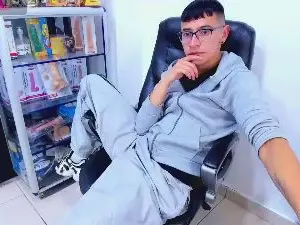 Cam4 Nude Webcam of alex_gomez