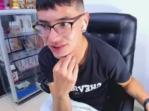 Cam4 Nude Webcam of alex_gomez