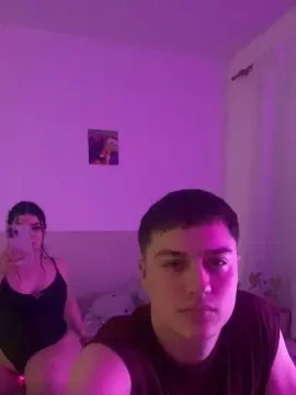 Cam4 Live Porn of LolaYLeo