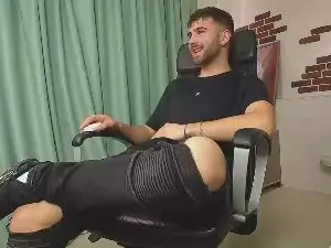 Cam4 Free Live Porn of KyloEast