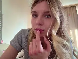 Cam4 Free Live Porn of SHY_XOXO