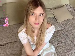 Cam4 Sex Chat of SHY_XOXO
