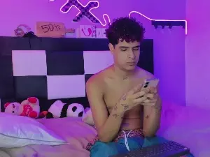 Cam4 Free Porn Cam of x_Guys_Lucky