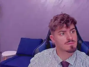 Cam4 Live Porn of greekgod19