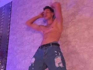 Cam4 Live Porn of JaredTorres