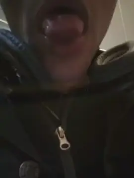 Cam4 Live Sex Cam of pequeboy_hot