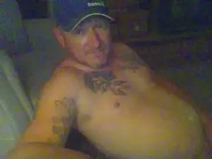 Cam4 Free Live Porn of herbigsmitty4