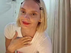 Cam4 Free Live Porn of KimiHusseini