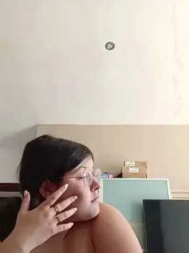 Cam4 Free Porn Cam of Xroxy237
