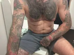 Cam4 Free Live Porn of HandyMan1