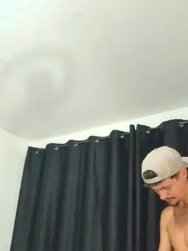 Cam4 Free Live Porn of Levi_Henrique