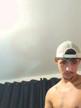 Cam4 Free Live Porn of Levi_Henrique