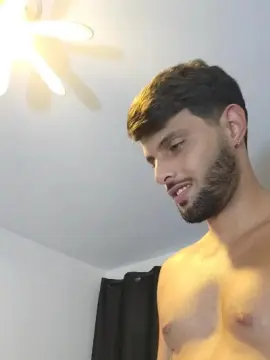 Cam4 Nude Webcam of Levi_Henrique
