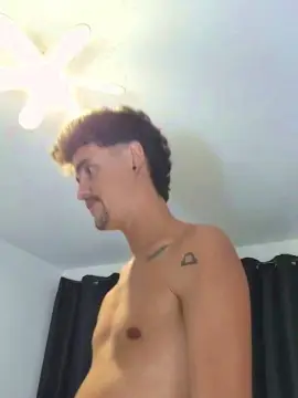 Cam4 Free Porn Cam of Levi_Henrique