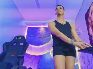 Cam4 Free Live Porn of Dominic_Max