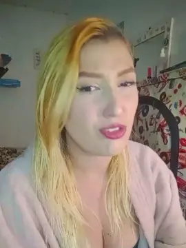 Cam4 Live Sex of Mazie07