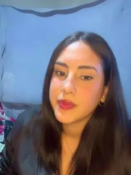 Cam4 Free Live Porn of Reyna444