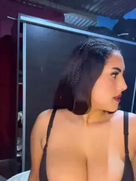 Cam4 Free Live Porn of Reyna444