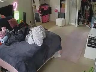 Camsoda Private Sex Chat of voyeurcam-house-charleys-room