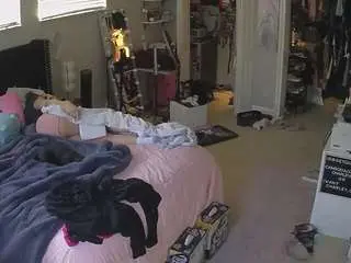 Camsoda Free Porn Cam of voyeurcam-house-charleys-room