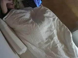Camsoda Live Sex Cam of voyeurcam-julmodels-greybed-2