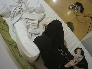 Camsoda Private Sex Chat of voyeurcam-julmodels-greybed-2