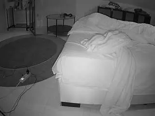 Camsoda Private Sex Chat of voyeurcam-julmodels-whitebed-6