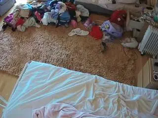 Camsoda Live Sex Cam of voyeurcam-julmodels-whitebed-5