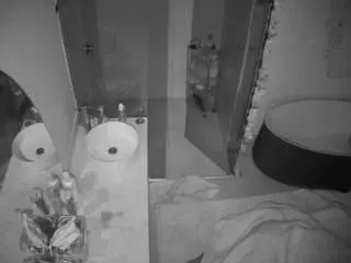 Camsoda Nude Webcam of voyeurcam-casa-salsa-bathroom-6