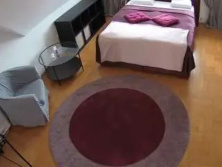 Camsoda Live Porn of voyeurcam-julmodels-whitebed-1