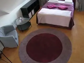 Camsoda Best Webcam of voyeurcam-julmodels-whitebed-1
