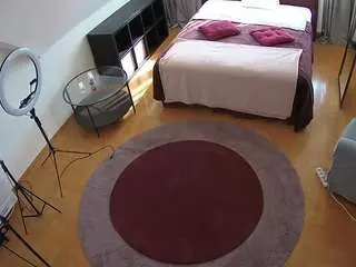 Camsoda Free Porn Cam of voyeurcam-julmodels-whitebed-1