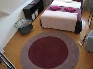 Camsoda Nude Webcam of voyeurcam-julmodels-whitebed-1