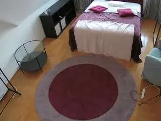 Camsoda Live Sex Cam of voyeurcam-julmodels-whitebed-1