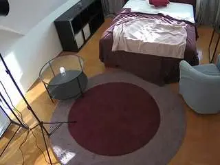 Camsoda Best Webcam of voyeurcam-julmodels-whitebed-1