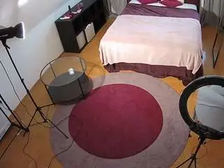 Camsoda Adult Webcams of voyeurcam-julmodels-whitebed-1