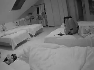 Camsoda Watch Live Sex Cams of voyeurcam-julmodels-bed-3