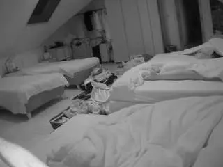 Camsoda Watch Live Sex Cams of voyeurcam-julmodels-bed-3