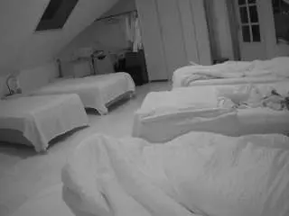 Camsoda Watch Live Sex Cams of voyeurcam-julmodels-bed-3