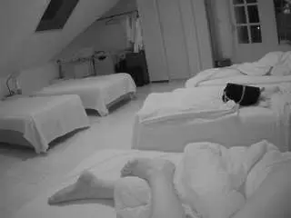 Camsoda Nude Webcam of voyeurcam-julmodels-bed-3