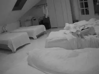 Camsoda Private Sex Chat of voyeurcam-julmodels-bed-3