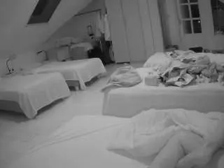 Camsoda Live Sex Cam of voyeurcam-julmodels-bed-3