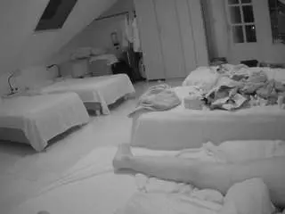 Camsoda Nude Webcam of voyeurcam-julmodels-bed-3