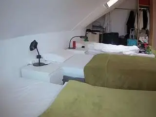 Camsoda Sex Chat of voyeurcam-julmodels-bed-4