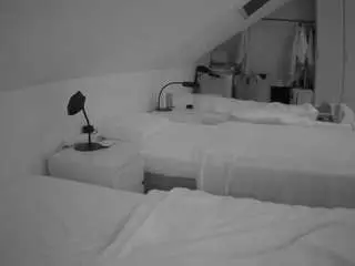 Camsoda Adult Webcams of voyeurcam-julmodels-bed-4