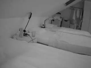 Camsoda Adult Webcams of voyeurcam-julmodels-bed-4