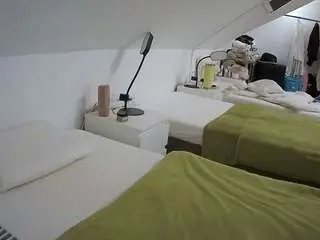 Camsoda Sex Cam of voyeurcam-julmodels-bed-4